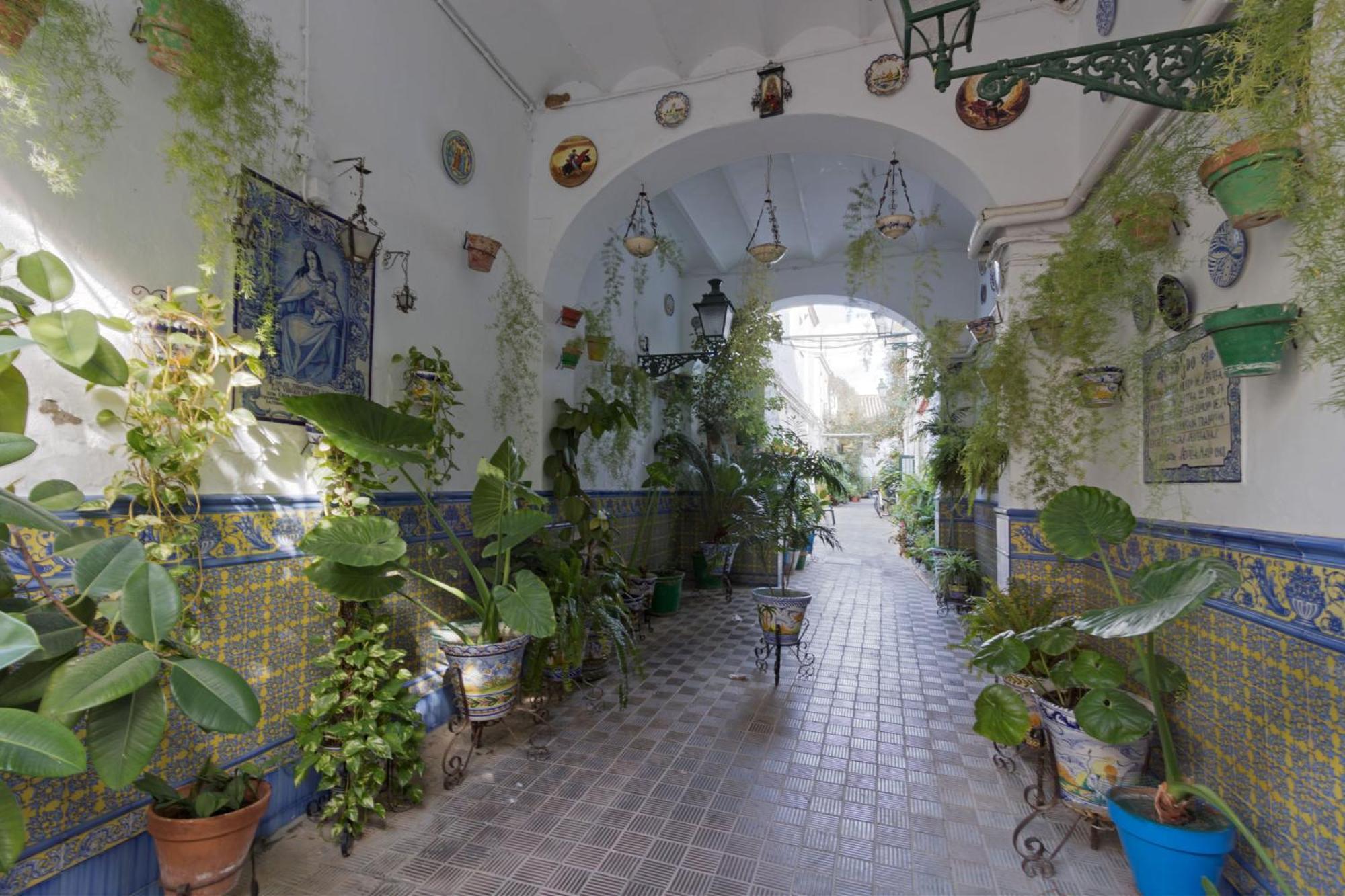 Castilla Triana Courtyard By Valcambre Sevilla Eksteriør bilde